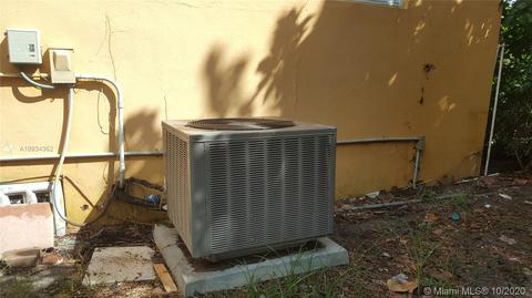 140 NE 171st Ter, North Miami Beach, FL 33162 photo 24
