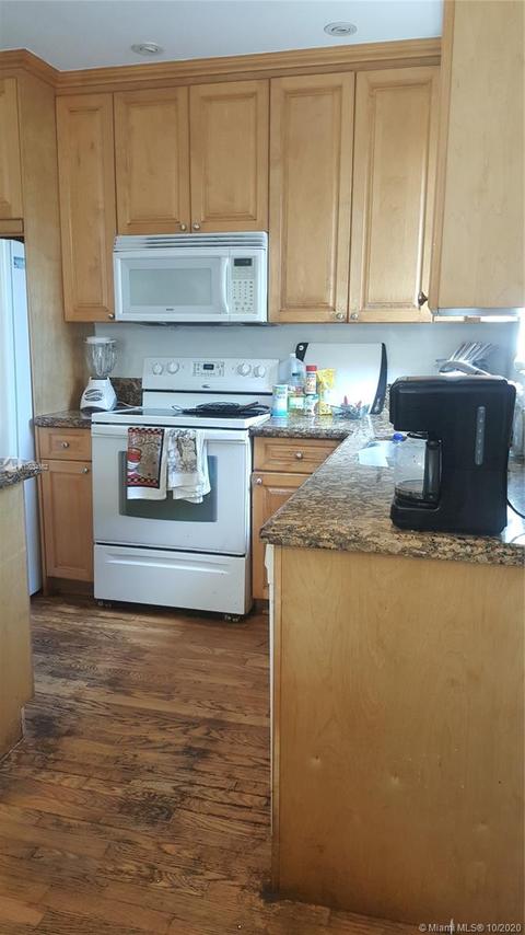 140 NE 171st Ter, North Miami Beach, FL 33162 photo 11