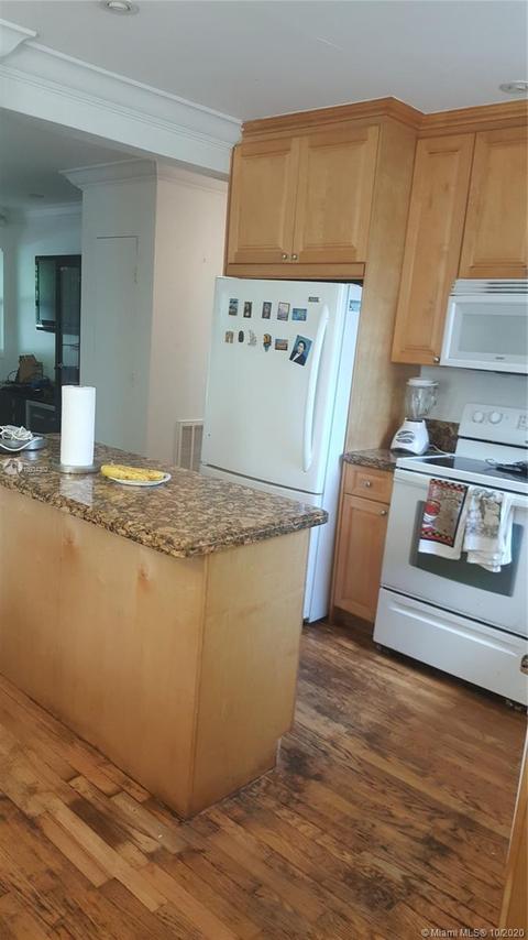 140 NE 171st Ter, North Miami Beach, FL 33162 photo 12