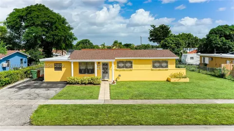 895 W 70th Pl, Hialeah, FL 33014 photo 1