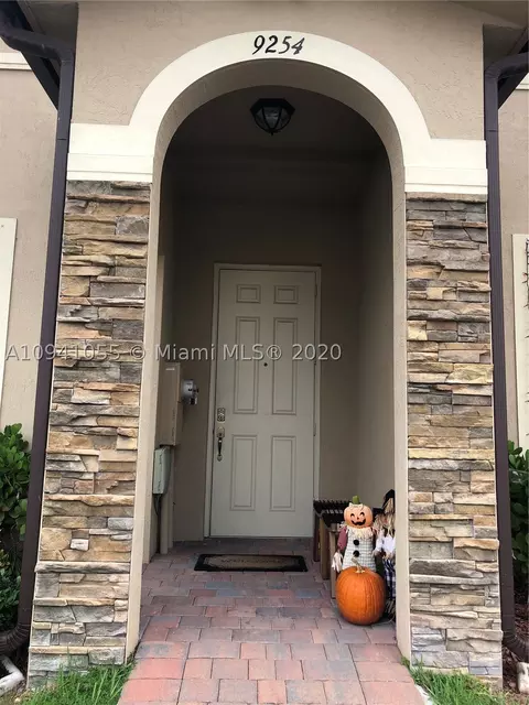 9254 W 33rd Ln, Hialeah, FL 33018 photo 1