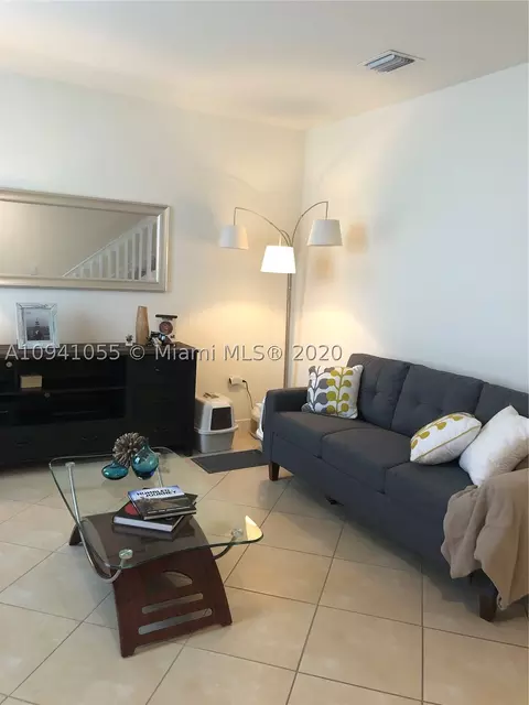 9254 W 33rd Ln, Hialeah, FL 33018 photo 5