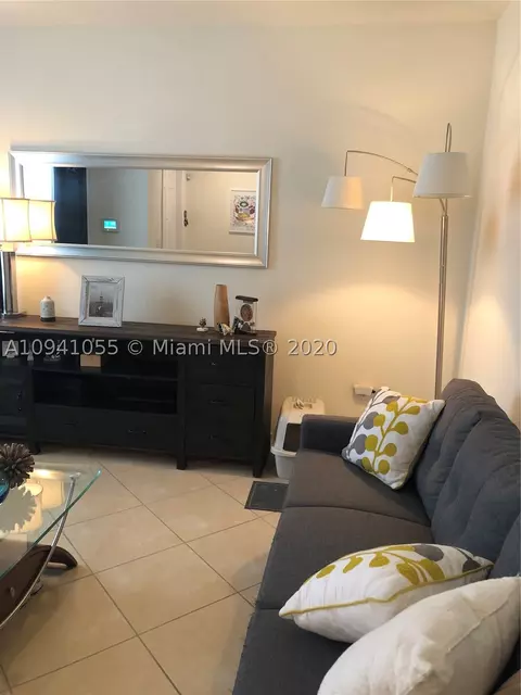 9254 W 33rd Ln, Hialeah, FL 33018 photo 3