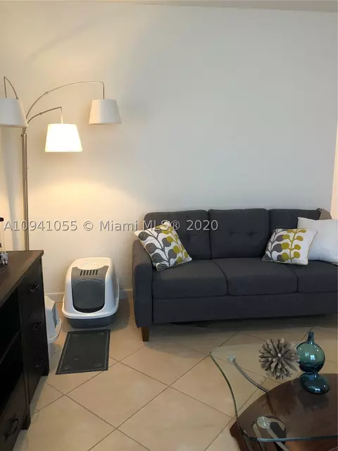 9254 W 33rd Ln, Hialeah, FL 33018 photo 4