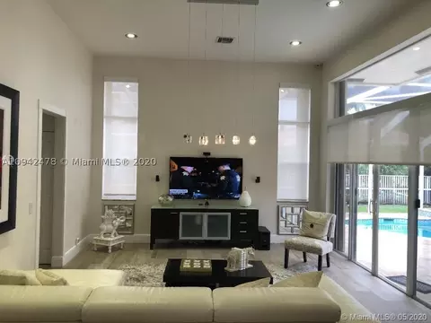 1890 Harbor Pointe Cir, Weston, FL 33327 photo 8