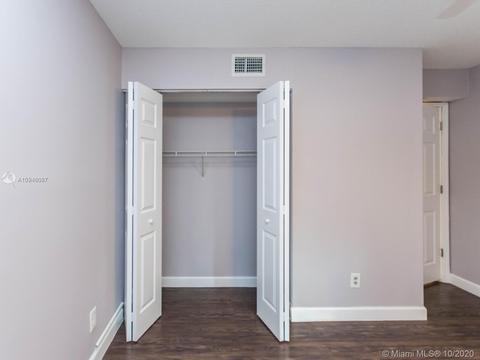 1301 E Golfview Dr, Pembroke Pines, FL 33026 photo 25