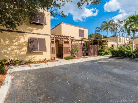 1301 E Golfview Dr, Pembroke Pines, FL 33026 photo 2