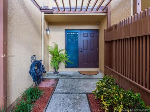 1301 E Golfview Dr, Pembroke Pines, FL 33026 photo 4