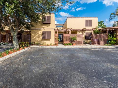 1301 E Golfview Dr, Pembroke Pines, FL 33026 photo 3