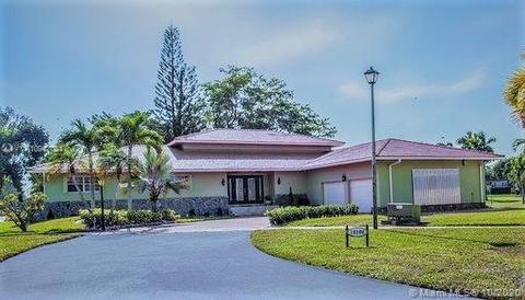 19200 E Oakmont Dr, Hialeah, FL 33015 photo 1