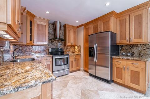 631 E 32nd St, Hialeah, FL 33013 photo 10