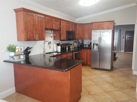 2748 W 74th St, Hialeah, FL 33016 photo 17