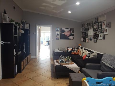 2748 W 74th St, Hialeah, FL 33016 photo 10