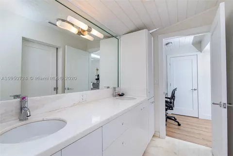 375 Hampton Ln, Key Biscayne, FL 33149 photo 15