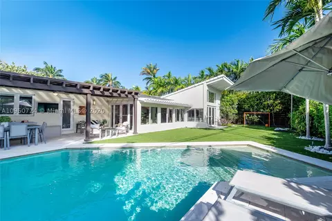 375 Hampton Ln, Key Biscayne, FL 33149 photo 22