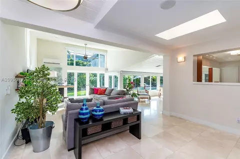 375 Hampton Ln, Key Biscayne, FL 33149 photo 2