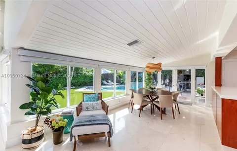 375 Hampton Ln, Key Biscayne, FL 33149 photo 4
