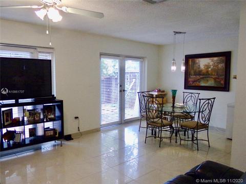 7345 Pine Valley Dr, Hialeah, FL 33015 photo 4