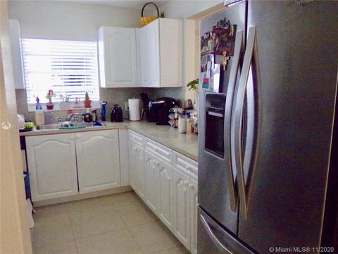 7345 Pine Valley Dr, Hialeah, FL 33015 photo 8