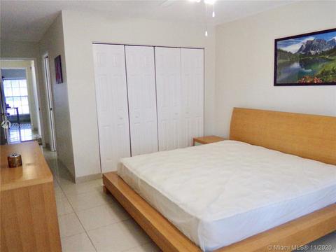 7345 Pine Valley Dr, Hialeah, FL 33015 photo 10