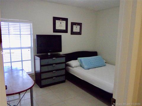7345 Pine Valley Dr, Hialeah, FL 33015 photo 14