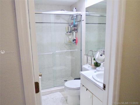 7345 Pine Valley Dr, Hialeah, FL 33015 photo 17