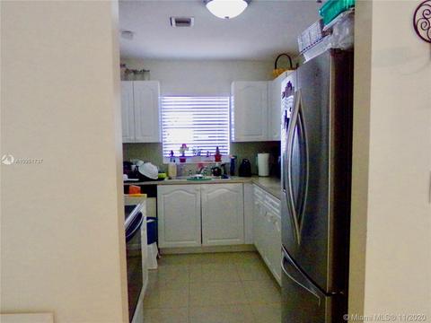 7345 Pine Valley Dr, Hialeah, FL 33015 photo 6