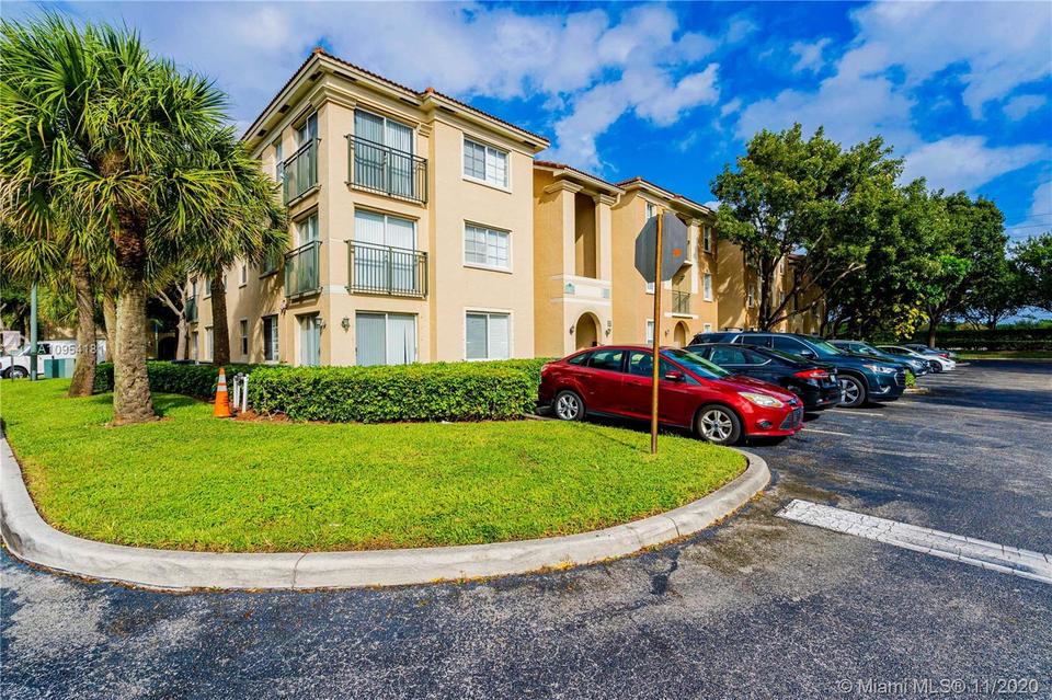  2427 Centergate Dr #204, Miramar, FL 33025 photo 4