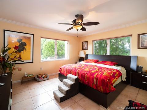 9565 Carlyle Ave, Surfside, FL 33154 photo 10