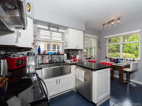 9565 Carlyle Ave, Surfside, FL 33154 photo 8