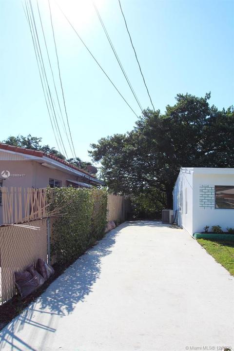 560 E 53rd St, Hialeah, FL 33013 photo 4