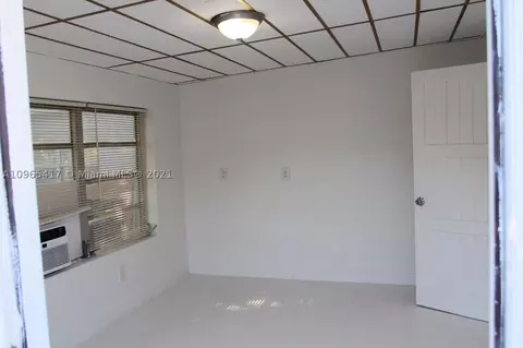 560 E 53rd St, Hialeah, FL 33013 photo 1