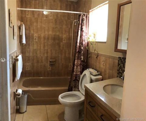 4854 E 9th Ct, Hialeah, FL 33013 photo 12