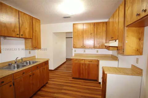 909 SW 7th Ave, Okeechobee, FL 34974 photo 2
