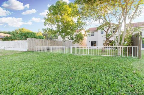 7405 Coldstream Dr, Hialeah, FL 33015 photo 4