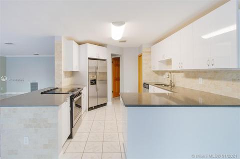 7405 Coldstream Dr, Hialeah, FL 33015 photo 1