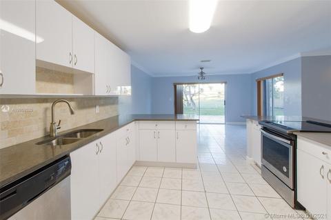 7405 Coldstream Dr, Hialeah, FL 33015 photo 6