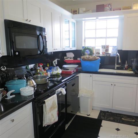 8943 Hawthorne Ave, Surfside, FL 33154 photo 2