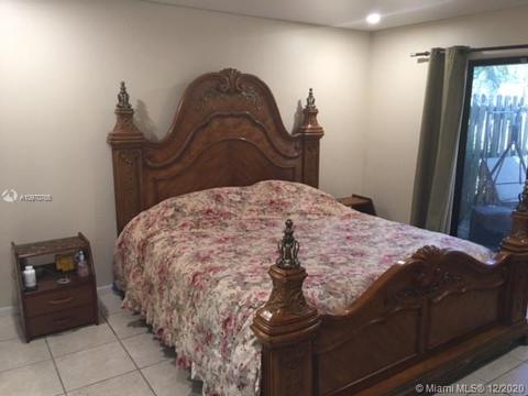 1000 E Lakes Dr, Pompano Beach, FL 33064 photo 9