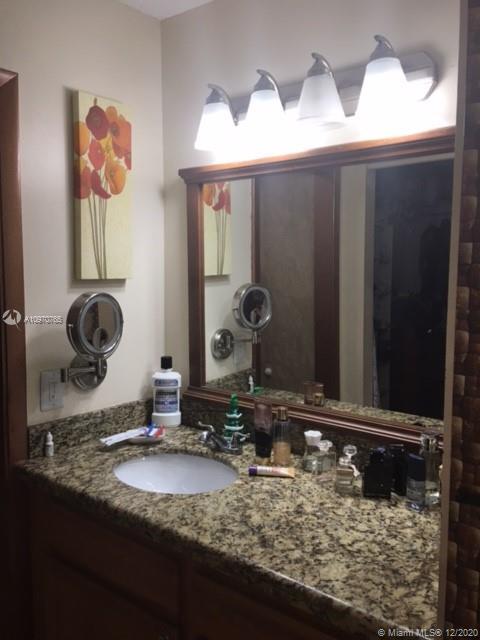 1000 E Lakes Dr, Pompano Beach, FL 33064 photo 18