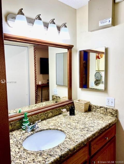 1000 E Lakes Dr, Pompano Beach, FL 33064 photo 17