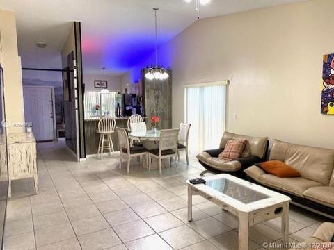 1000 E Lakes Dr, Pompano Beach, FL 33064 photo 3