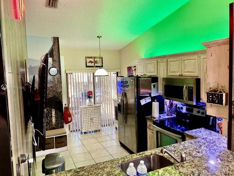 1000 E Lakes Dr, Pompano Beach, FL 33064 photo 1