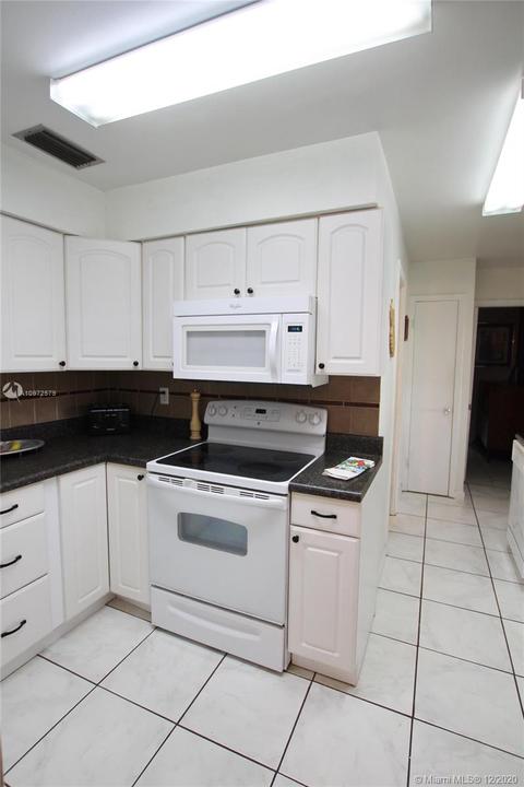 1049 Maple St, Okeechobee, FL 34974 photo 4