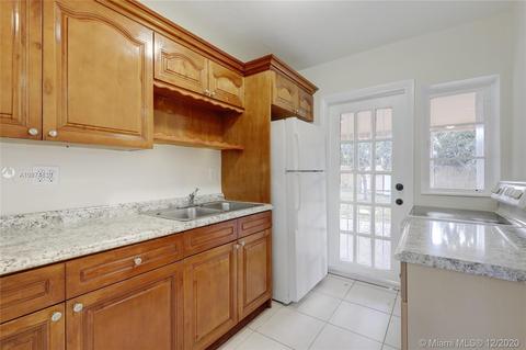 910 Sultan Ave, Opa Locka, FL 33054 photo 9