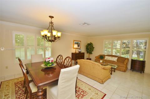 15310 Dunbarton Pl, Miami Lakes, FL 33016 photo 8