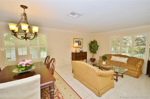 15310 Dunbarton Pl, Miami Lakes, FL 33016 photo 4