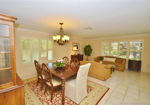 15310 Dunbarton Pl, Miami Lakes, FL 33016 photo 9