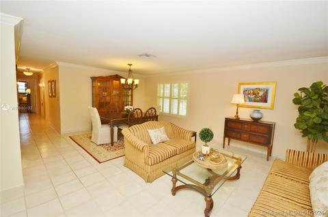 15310 Dunbarton Pl, Miami Lakes, FL 33016 photo 3
