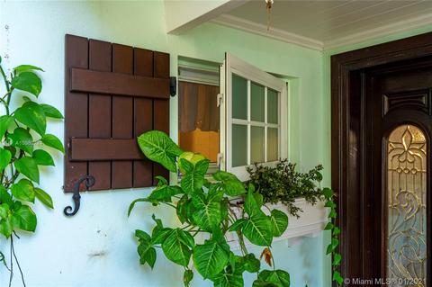 300 Pacific Rd, Key Biscayne, FL 33149 photo 2